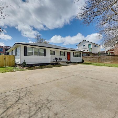 Home Grassy Yard, Walk To Bentonville Square エクステリア 写真