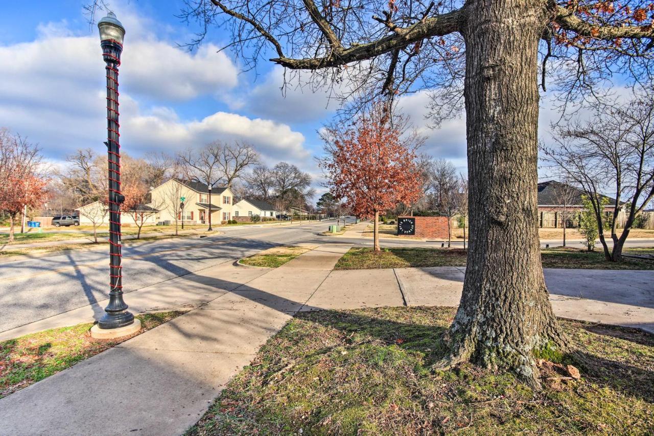 Home Grassy Yard, Walk To Bentonville Square エクステリア 写真