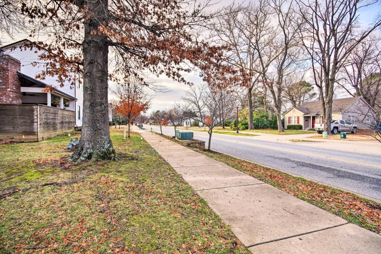 Home Grassy Yard, Walk To Bentonville Square エクステリア 写真