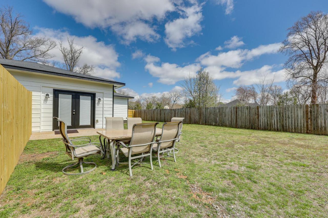 Home Grassy Yard, Walk To Bentonville Square エクステリア 写真