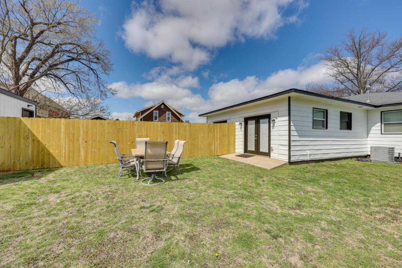 Home Grassy Yard, Walk To Bentonville Square エクステリア 写真