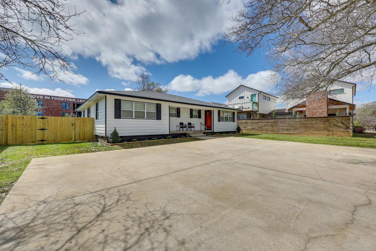 Home Grassy Yard, Walk To Bentonville Square エクステリア 写真